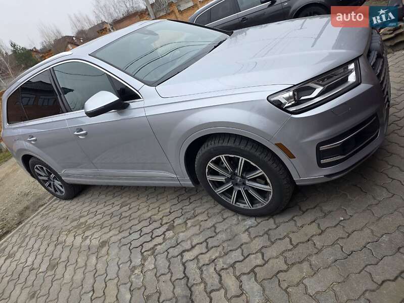 Позашляховик / Кросовер Audi Q7 2015 в Києві