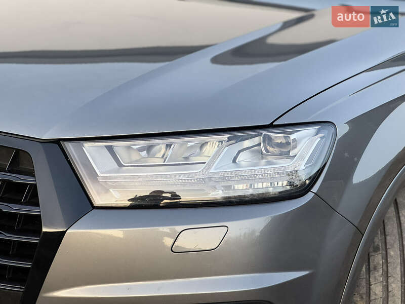 Позашляховик / Кросовер Audi Q7 2016 в Рівному