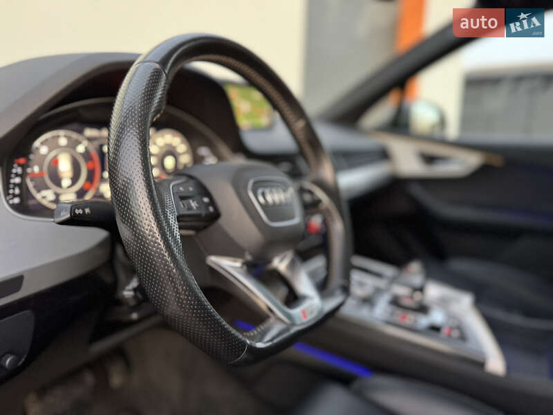 Позашляховик / Кросовер Audi Q7 2016 в Рівному
