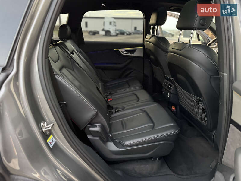 Позашляховик / Кросовер Audi Q7 2016 в Рівному