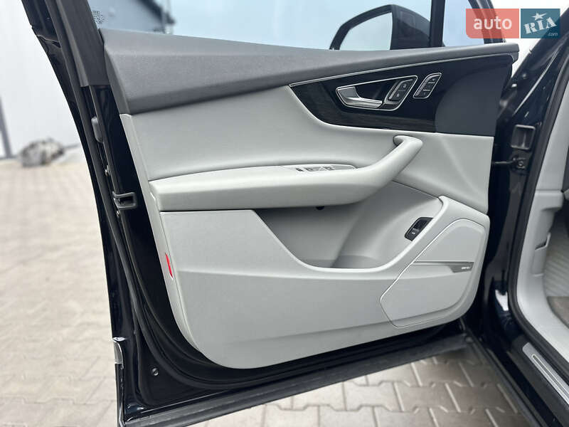 Внедорожник / Кроссовер Audi Q7 2017 в Владимире