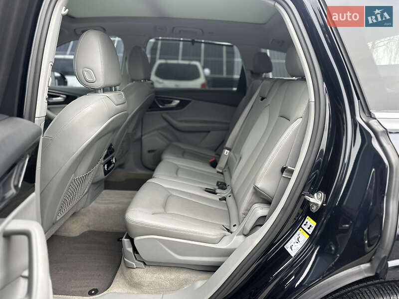 Внедорожник / Кроссовер Audi Q7 2017 в Владимире