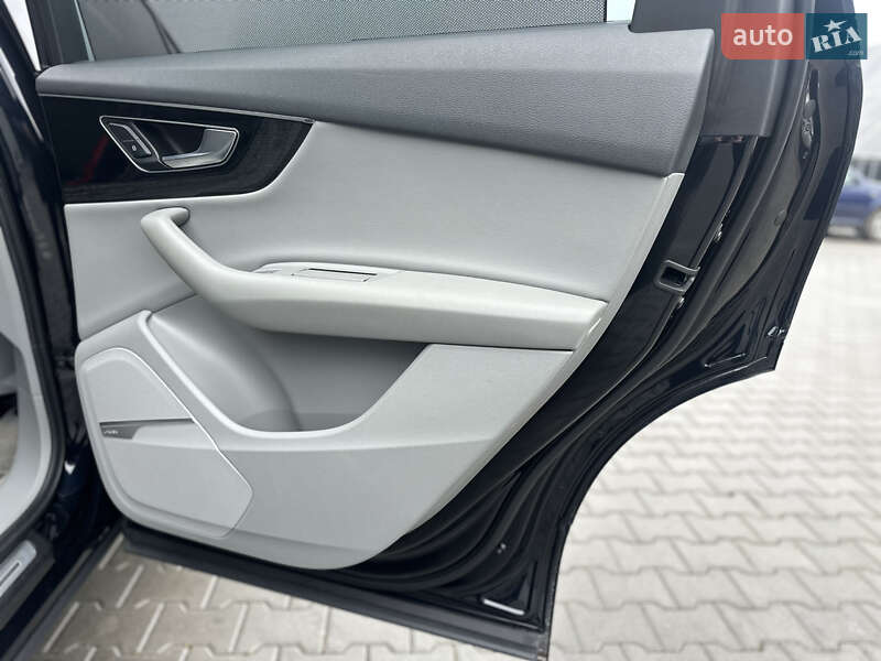 Внедорожник / Кроссовер Audi Q7 2017 в Владимире