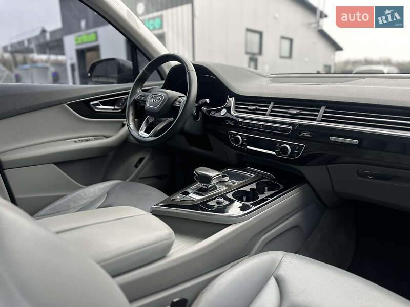 Внедорожник / Кроссовер Audi Q7 2017 в Владимире