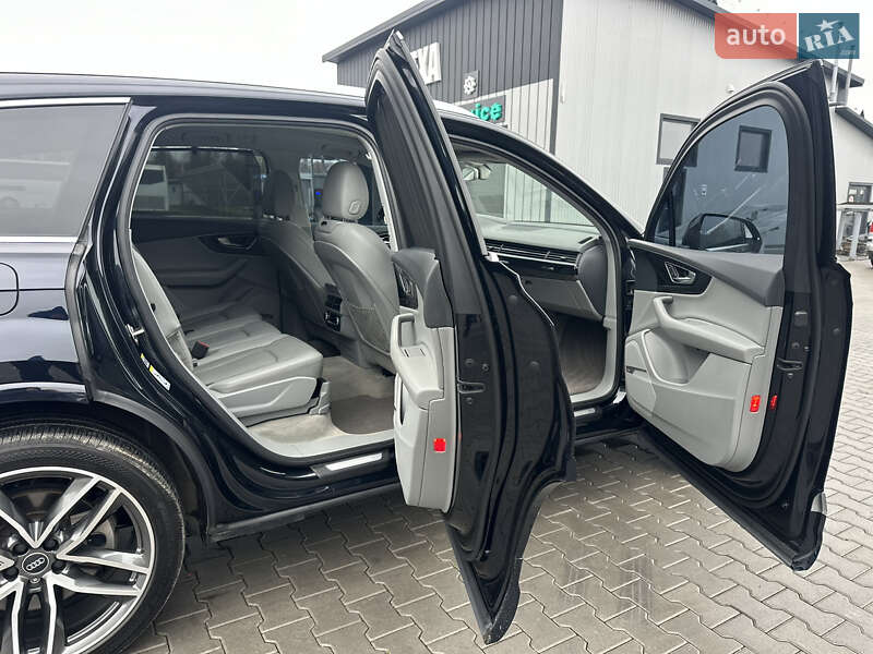 Внедорожник / Кроссовер Audi Q7 2017 в Владимире