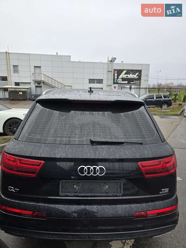 Позашляховик / Кросовер Audi Q7 2015 в Києві
