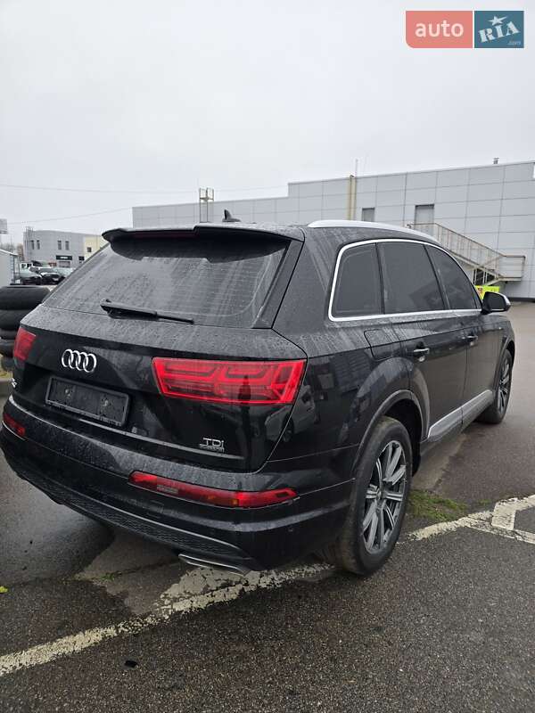 Позашляховик / Кросовер Audi Q7 2015 в Києві