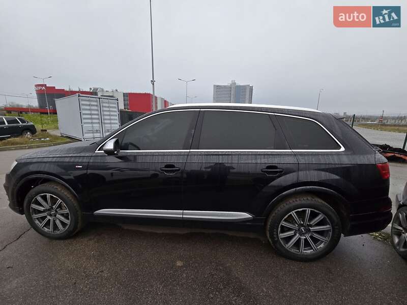 Позашляховик / Кросовер Audi Q7 2015 в Києві