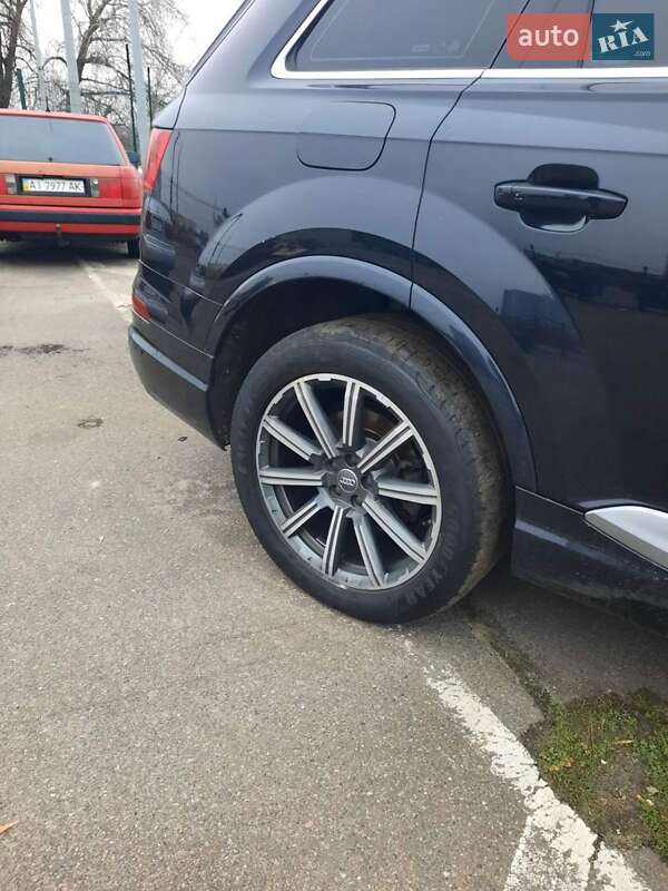 Позашляховик / Кросовер Audi Q7 2015 в Києві