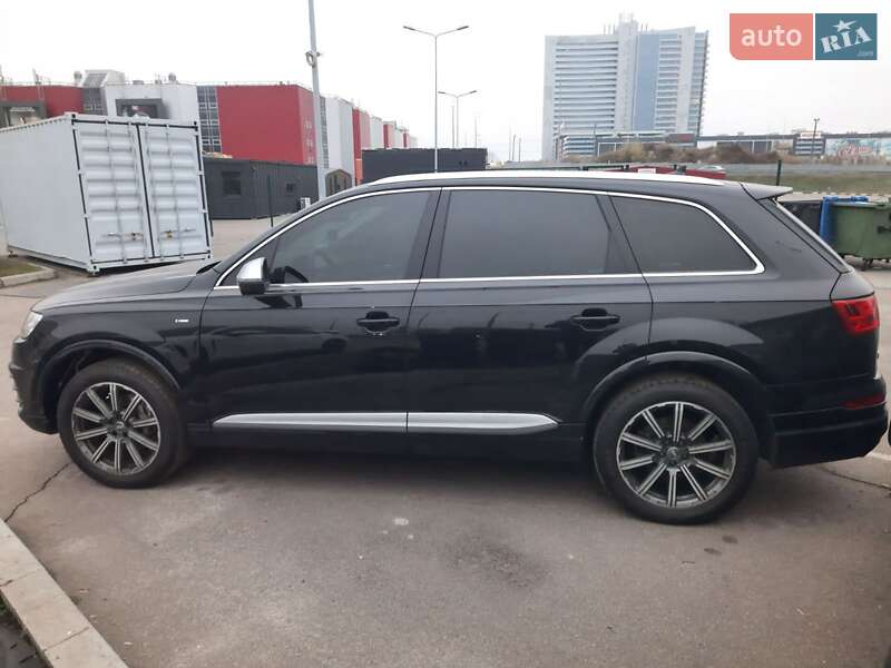 Позашляховик / Кросовер Audi Q7 2015 в Києві