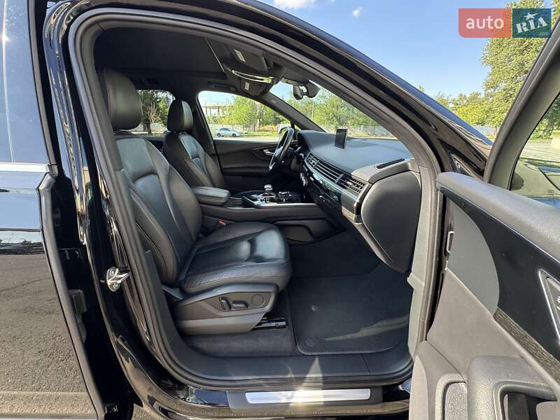 Внедорожник / Кроссовер Audi Q7 2016 в Днепре