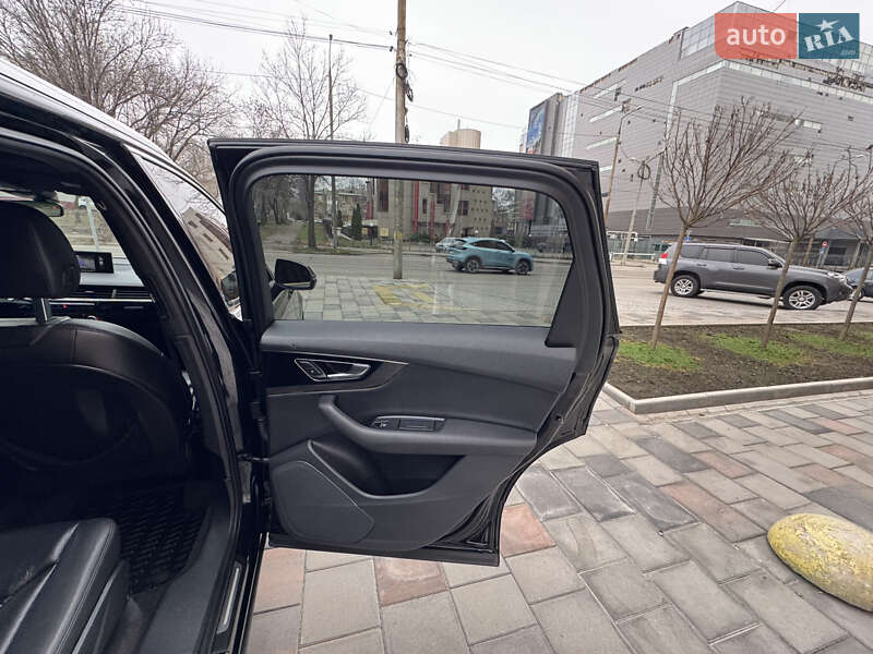 Позашляховик / Кросовер Audi Q7 2017 в Запоріжжі