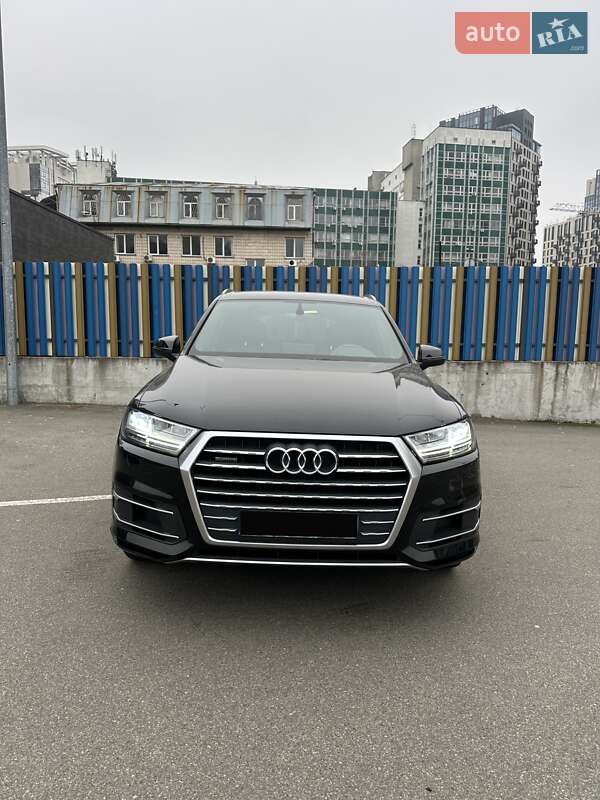 Внедорожник / Кроссовер Audi Q7 2018 в Киеве