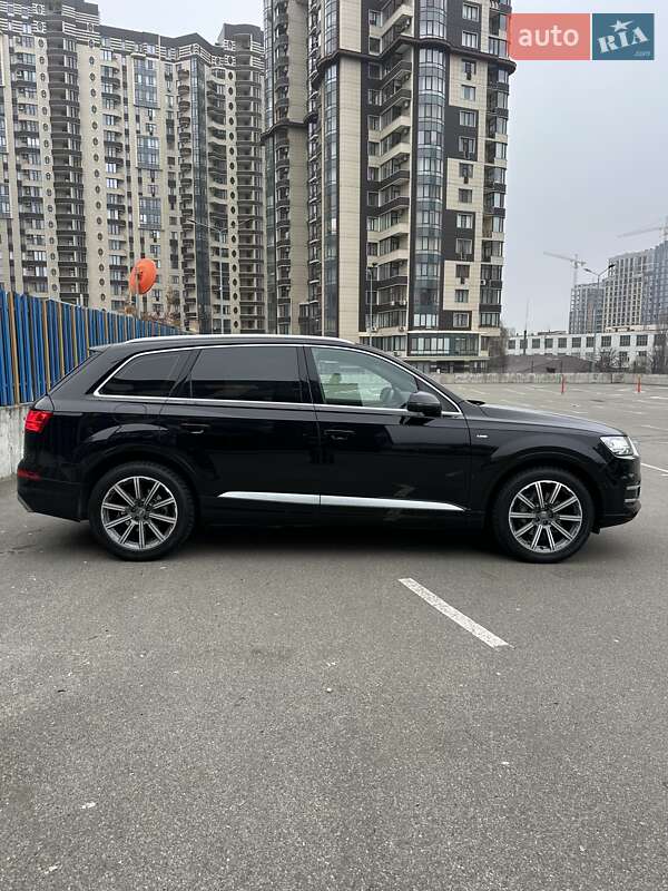 Внедорожник / Кроссовер Audi Q7 2018 в Киеве
