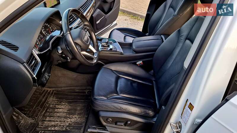 Позашляховик / Кросовер Audi Q7 2015 в Дніпрі