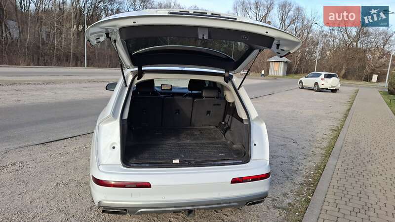 Позашляховик / Кросовер Audi Q7 2015 в Дніпрі