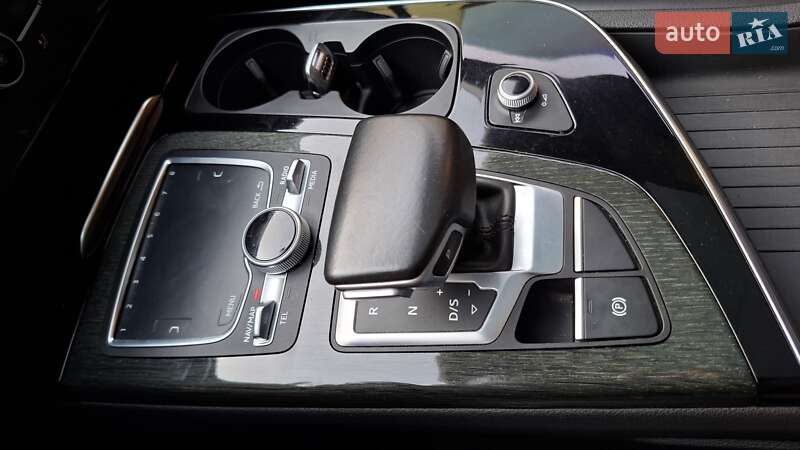 Позашляховик / Кросовер Audi Q7 2015 в Дніпрі