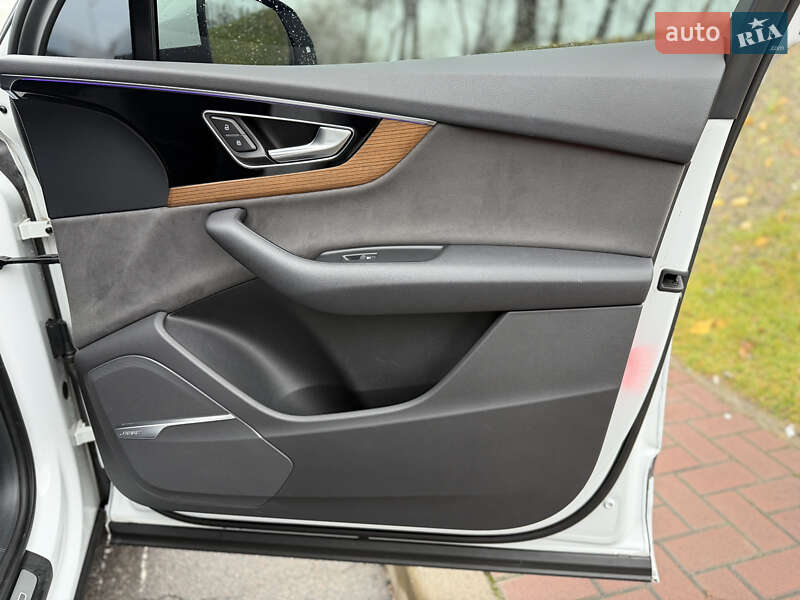 Позашляховик / Кросовер Audi Q7 2016 в Києві