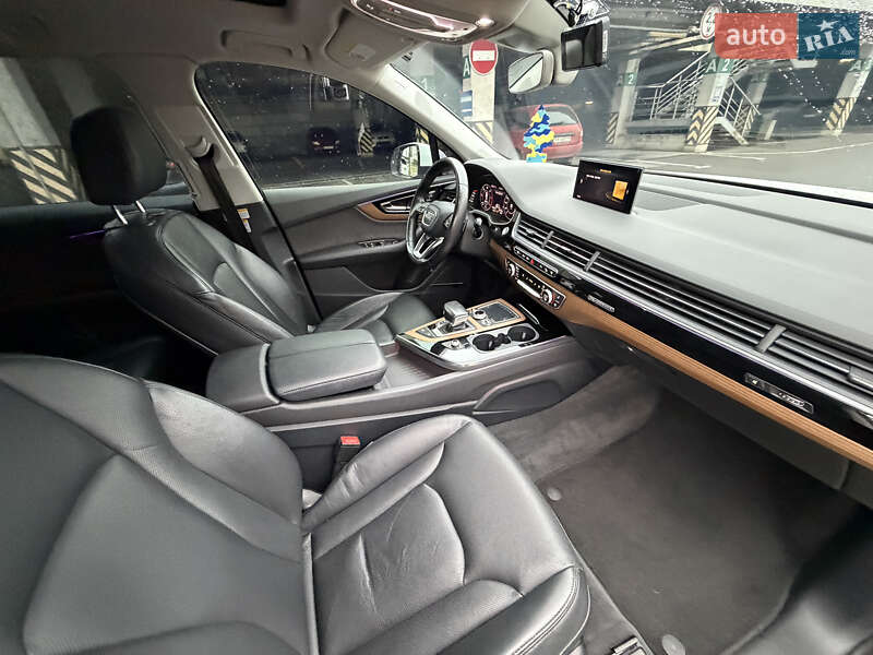 Позашляховик / Кросовер Audi Q7 2016 в Києві