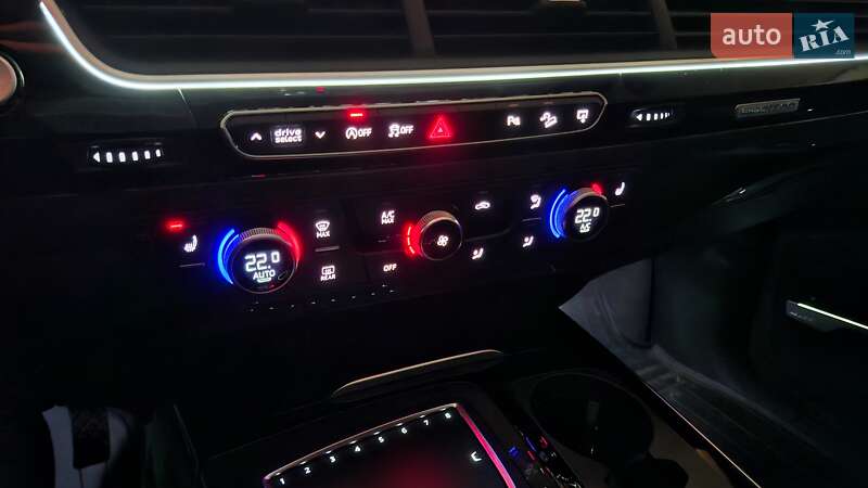 Позашляховик / Кросовер Audi Q7 2015 в Дніпрі