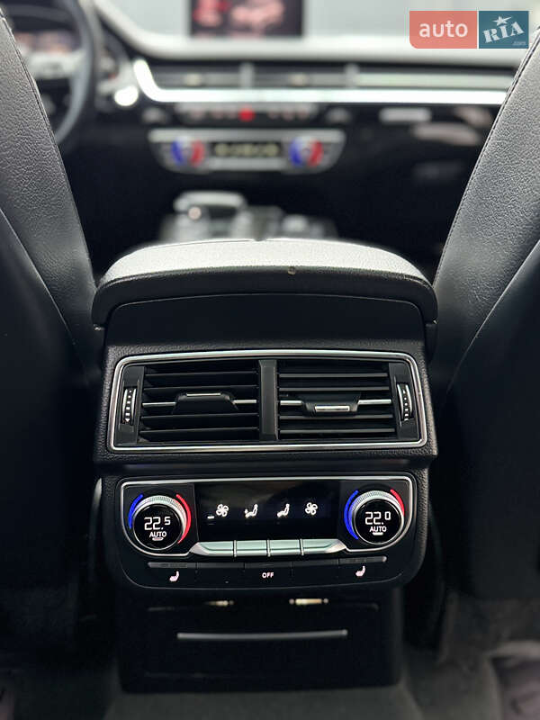 Позашляховик / Кросовер Audi Q7 2016 в Києві