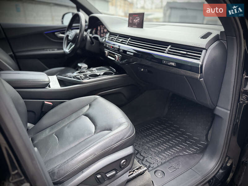 Позашляховик / Кросовер Audi Q7 2016 в Києві