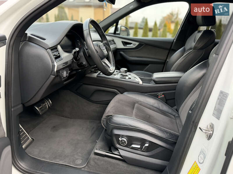 Позашляховик / Кросовер Audi Q7 2017 в Рівному