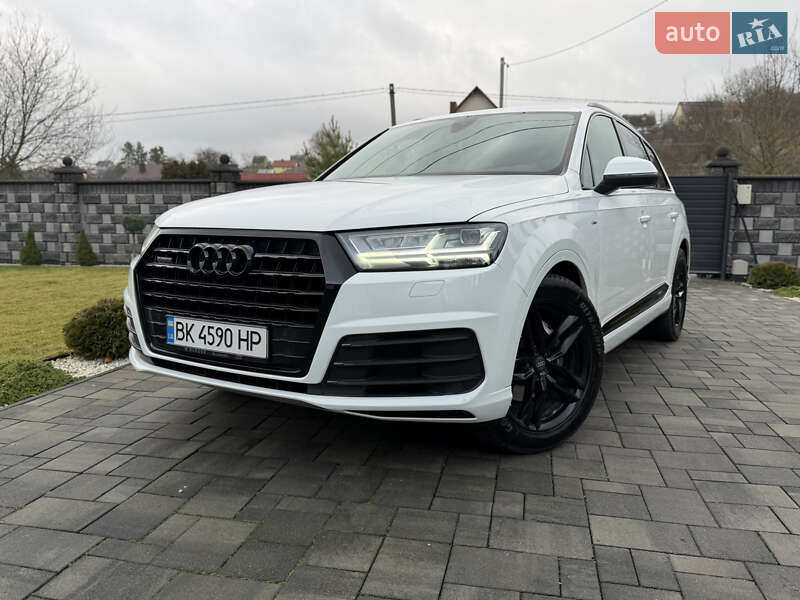 Позашляховик / Кросовер Audi Q7 2017 в Рівному