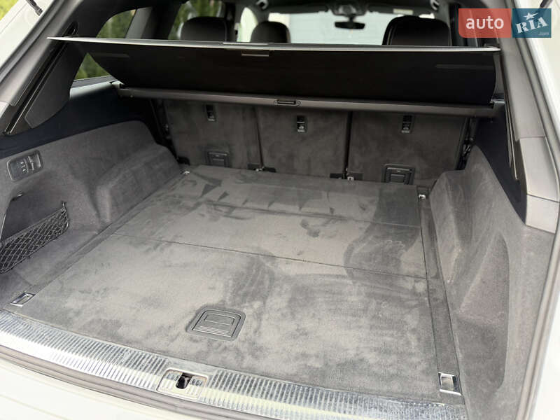 Позашляховик / Кросовер Audi Q7 2017 в Рівному