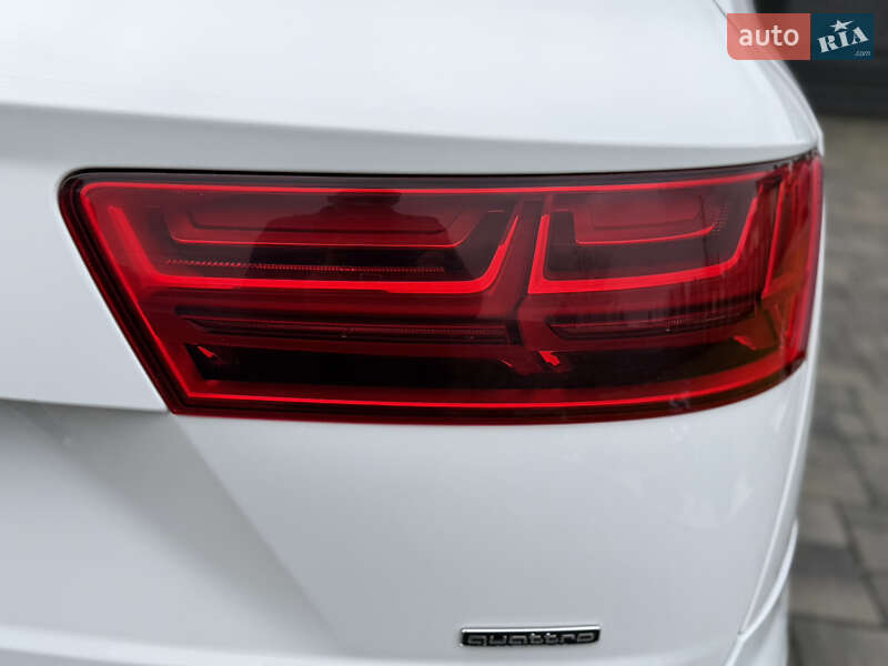 Позашляховик / Кросовер Audi Q7 2017 в Рівному