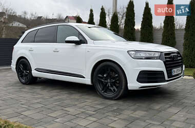 Позашляховик / Кросовер Audi Q7 2017 в Рівному