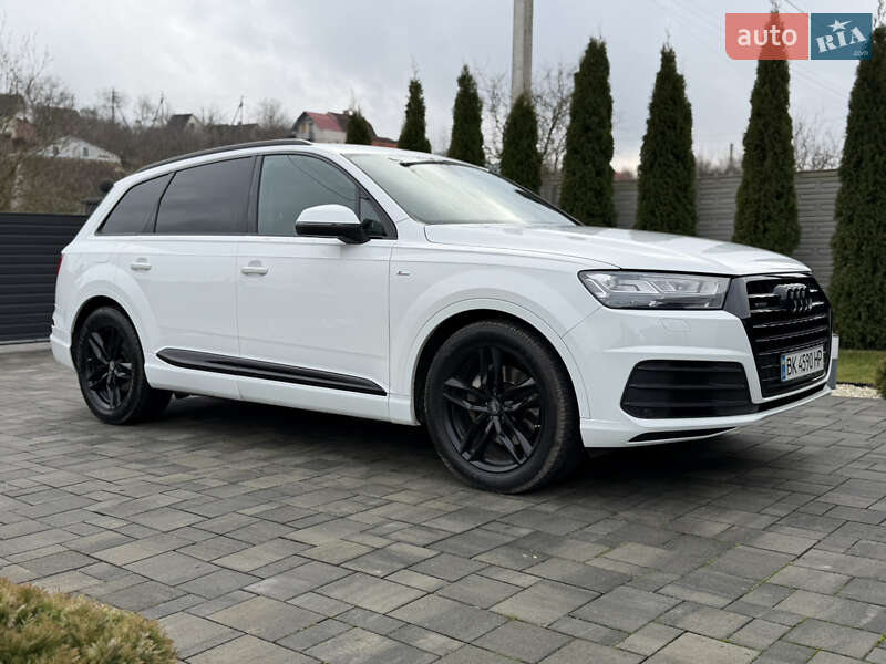 Позашляховик / Кросовер Audi Q7 2017 в Рівному