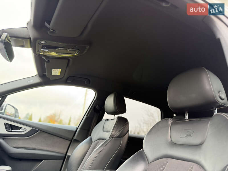 Позашляховик / Кросовер Audi Q7 2017 в Рівному