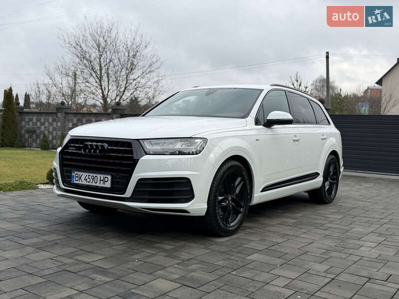 Позашляховик / Кросовер Audi Q7 2017 в Рівному