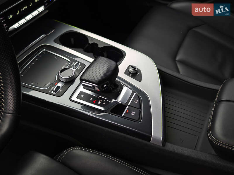 Внедорожник / Кроссовер Audi Q7 2015 в Дубно