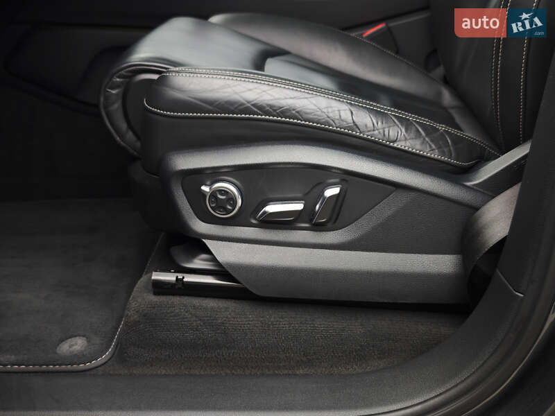 Внедорожник / Кроссовер Audi Q7 2015 в Дубно