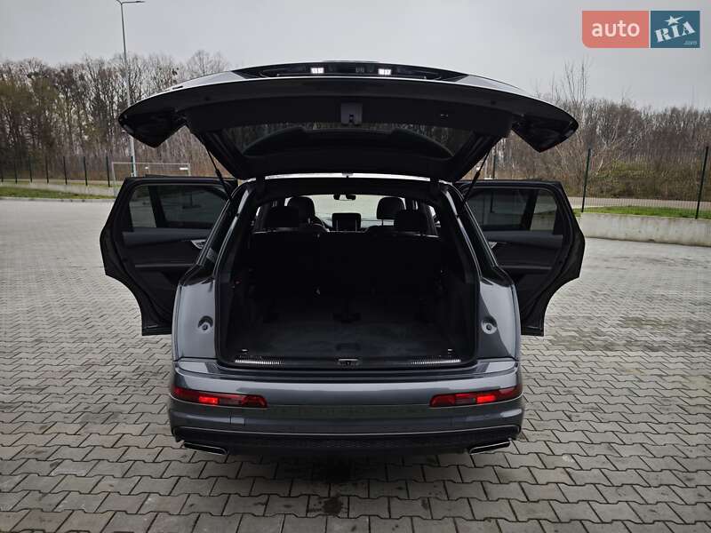 Внедорожник / Кроссовер Audi Q7 2015 в Дубно