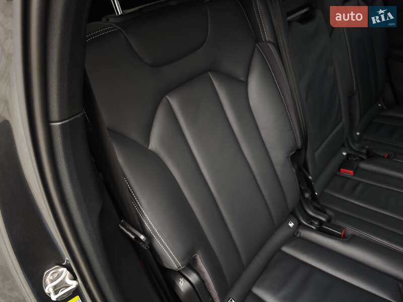 Внедорожник / Кроссовер Audi Q7 2015 в Дубно