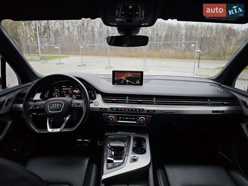 Внедорожник / Кроссовер Audi Q7 2015 в Дубно