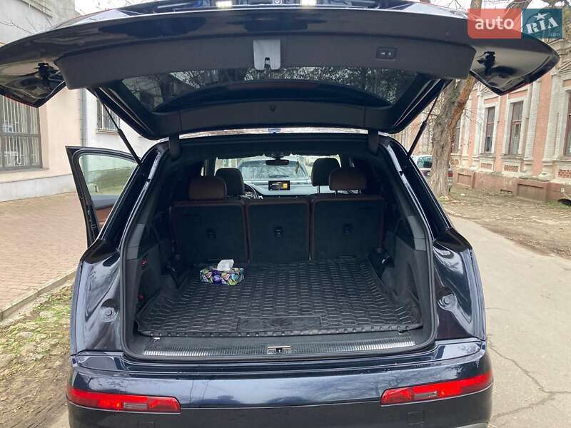 Внедорожник / Кроссовер Audi Q7 2016 в Белгороде-Днестровском