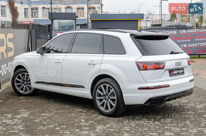 Внедорожник / Кроссовер Audi Q7 2015 в Киеве