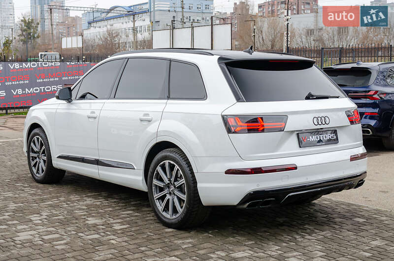 Внедорожник / Кроссовер Audi Q7 2015 в Киеве