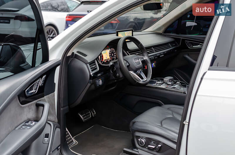 Внедорожник / Кроссовер Audi Q7 2015 в Киеве