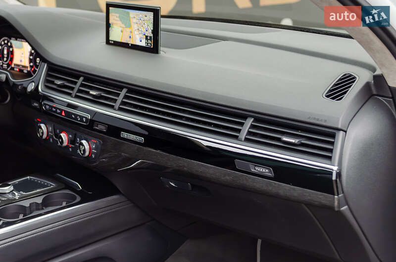 Внедорожник / Кроссовер Audi Q7 2015 в Киеве