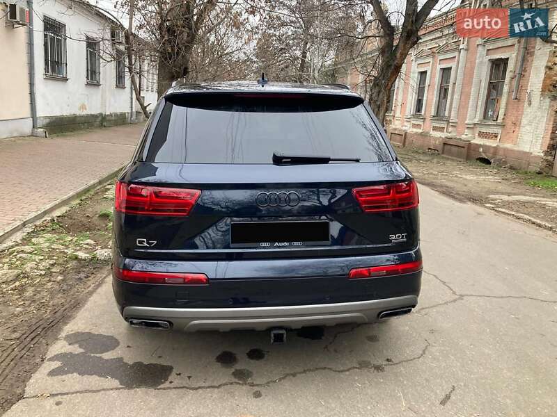 Внедорожник / Кроссовер Audi Q7 2016 в Белгороде-Днестровском