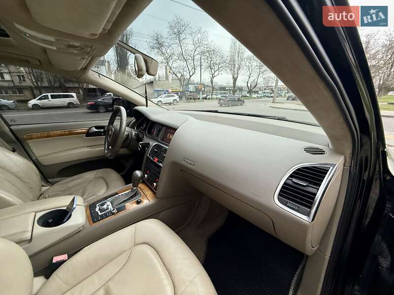 Внедорожник / Кроссовер Audi Q7 2007 в Одессе