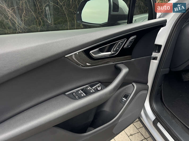 Внедорожник / Кроссовер Audi Q7 2017 в Стрые