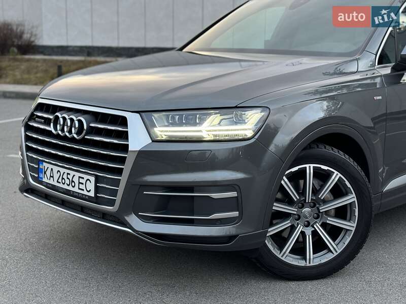 Внедорожник / Кроссовер Audi Q7 2018 в Киеве