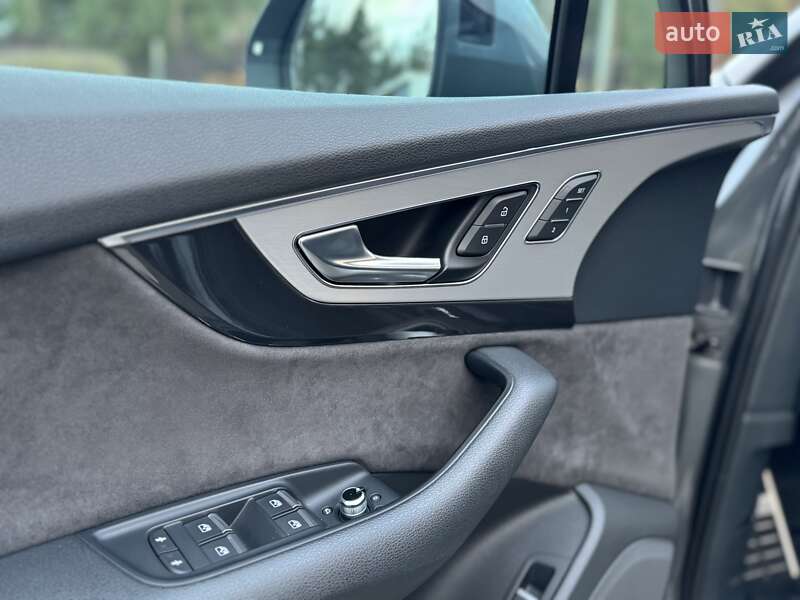 Внедорожник / Кроссовер Audi Q7 2018 в Киеве