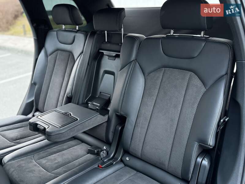 Внедорожник / Кроссовер Audi Q7 2018 в Киеве